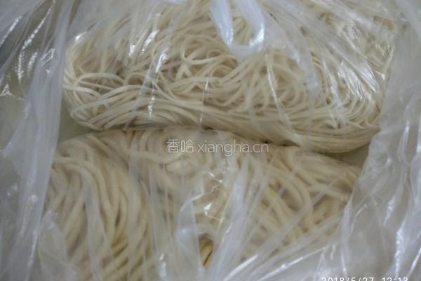 豆角肉片焖面的做法图解2