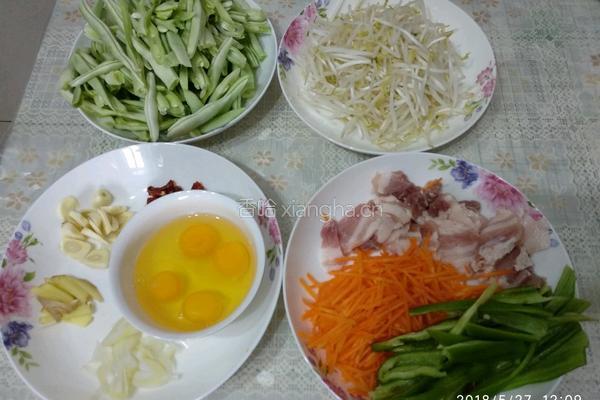豆角肉片焖面的做法图解1