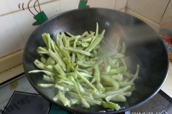 豆角肉片焖面的做法图解13