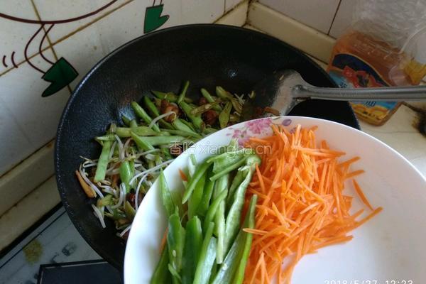 豆角肉片焖面的做法图解16