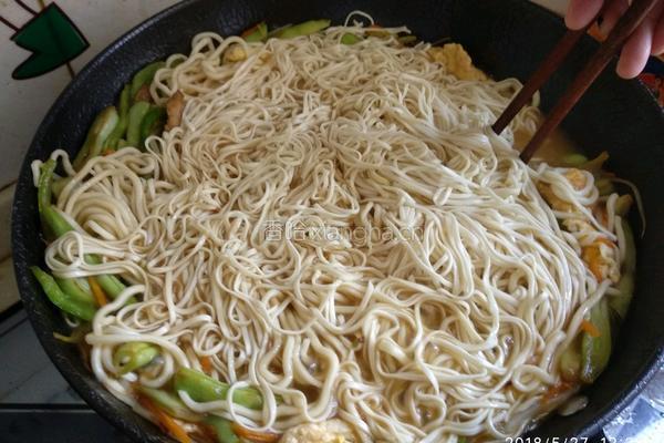 豆角肉片焖面的做法图解25