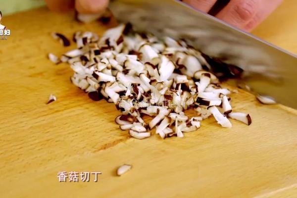 儿童节到啦!亲自下厨给宝宝做一碗健康美味的杂菜粥吧!的做法图解5