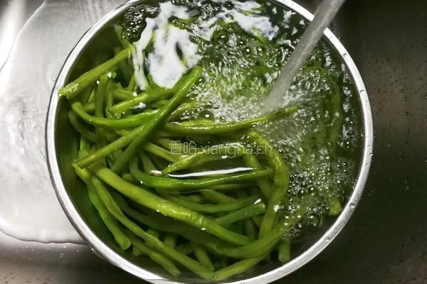 豇豆猪肉水饺的做法图解4
