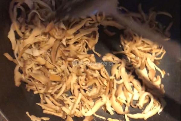 油焖烟笋 烟笋丝笋干炒肉的做法图解4