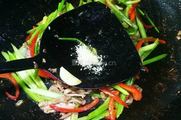 芹菜炒肉丝的做法图解10