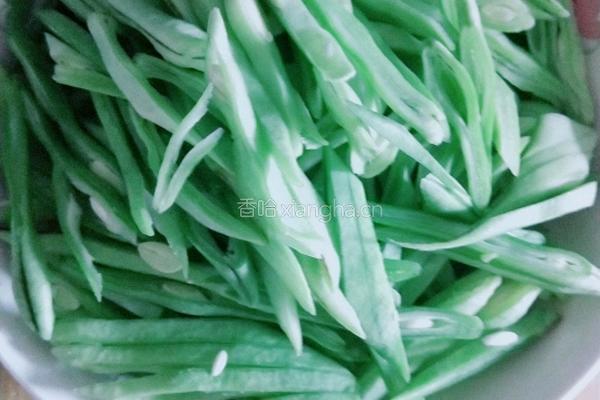 豆角焖面的做法图解2