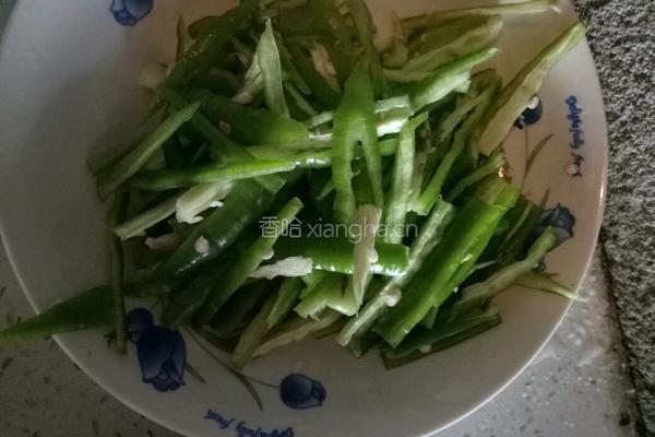青椒炒豆腐干的做法图解2