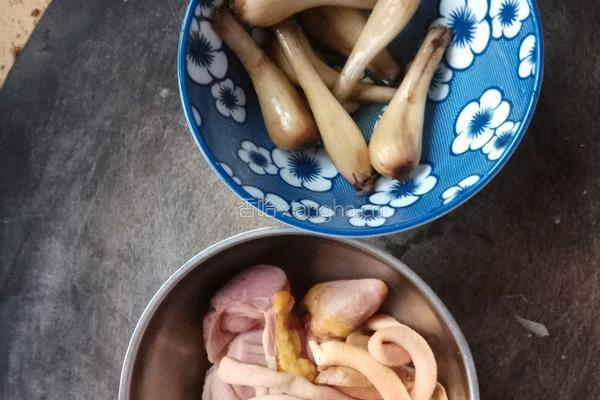 酸藠头炒鸡杂的做法图解1