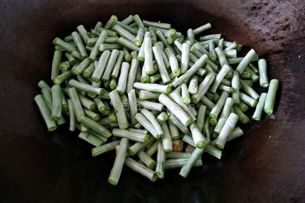 青椒煸豇豆的做法图解9
