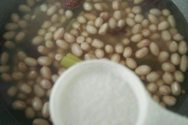 炝拌芹菜花生米的做法图解8