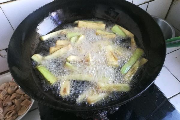 鱼香茄条的做法图解2