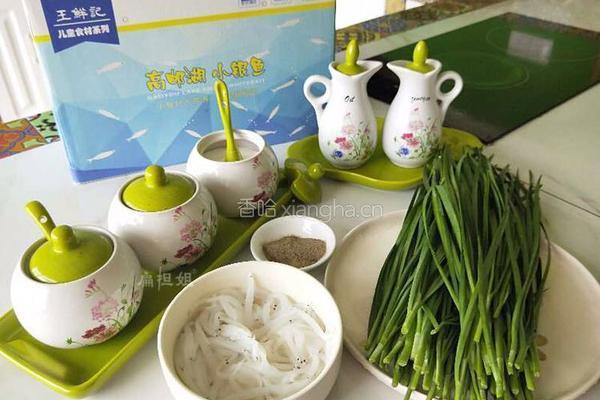 银鱼炒韭菜的做法图解3