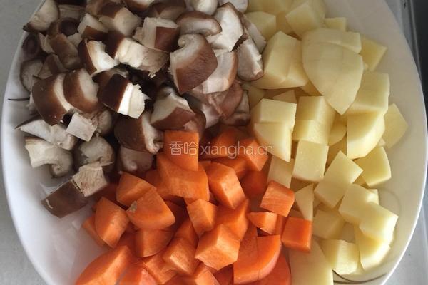 排骨焖饭的做法图解2
