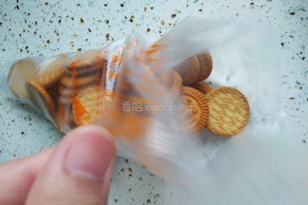 彩虹慕斯蛋糕的做法图解1