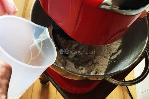 黑麦培根奶酪面包的做法图解2