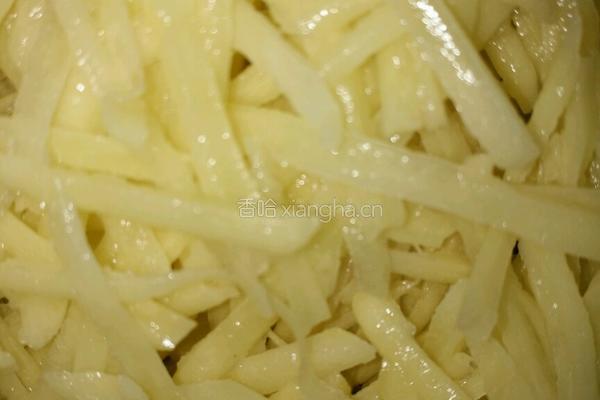 土豆丝煮面的做法图解1