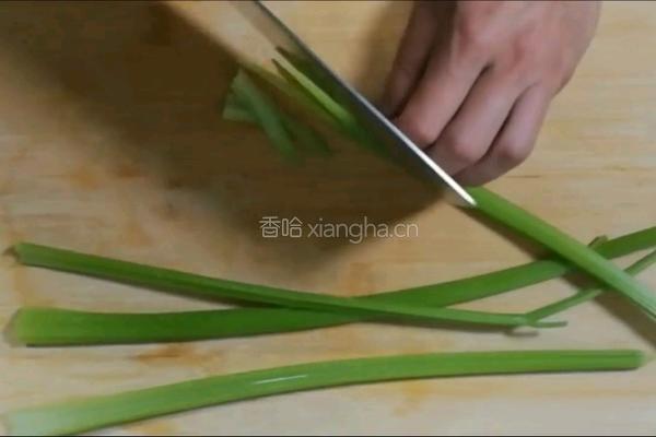 香拌芹菜的做法图解1
