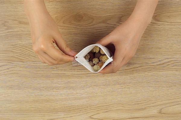 电饭煲卤味拼盘的做法图解1