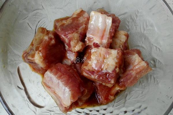 酸甜菠萝排骨的做法图解2