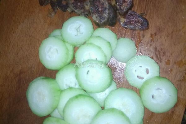 节瓜香辣豉汁排骨的做法图解1