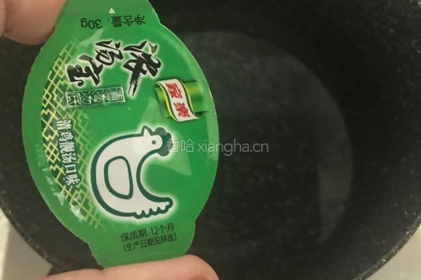 快手早餐，鸡丝紫菜小云吞的做法图解1