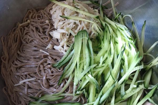 下班回家也可以轻松搞定的晚餐-凉拌荞麦面的做法图解4