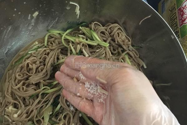 下班回家也可以轻松搞定的晚餐-凉拌荞麦面的做法图解10