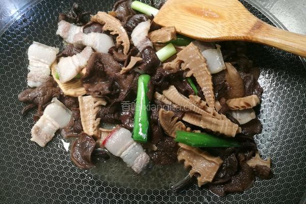 牛肝菌炒土猪肉的做法图解7