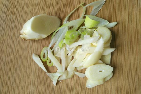 豌豆玉米鸡脆骨的做法图解1