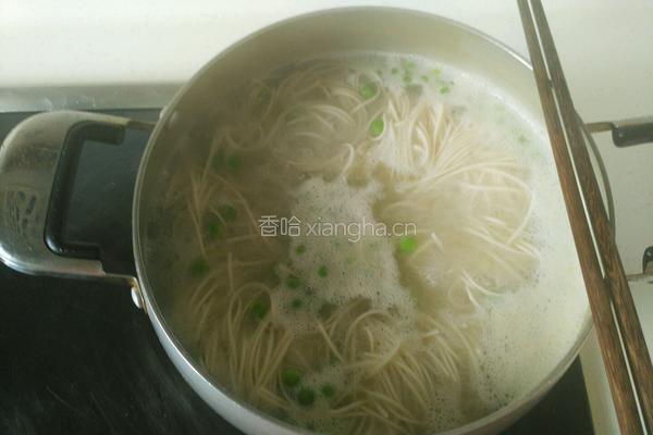 豌豆鸡汤面的做法图解3