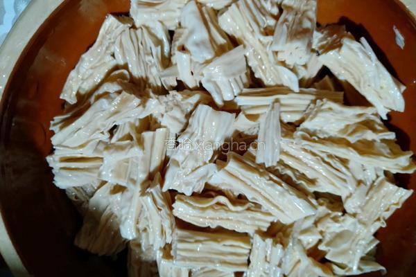 腐竹小炒肉的做法图解1