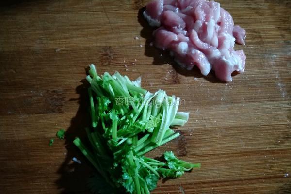 腐竹小炒肉的做法图解2