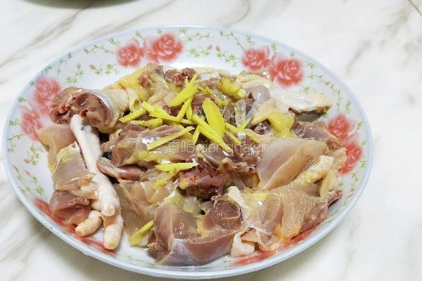 粤式菠萝鸡的做法图解1