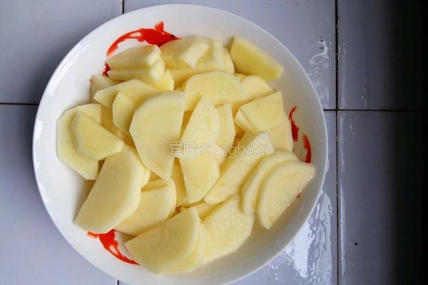 小鸡腿烧土豆的做法图解1