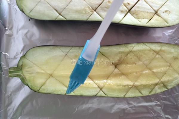 蒜末烤茄子的做法图解1