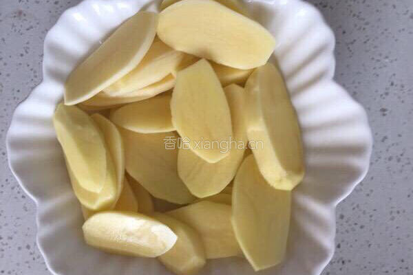 笑脸土豆饼的做法图解1