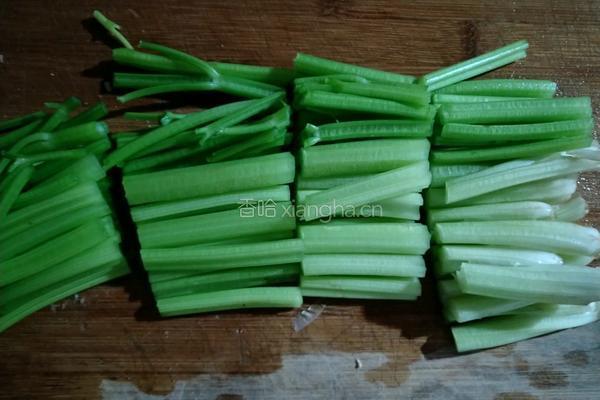 茄子芹菜的做法图解3