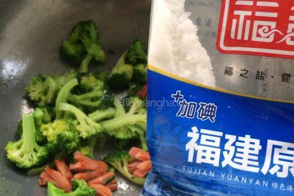 西蓝花炒脆肠的做法图解6