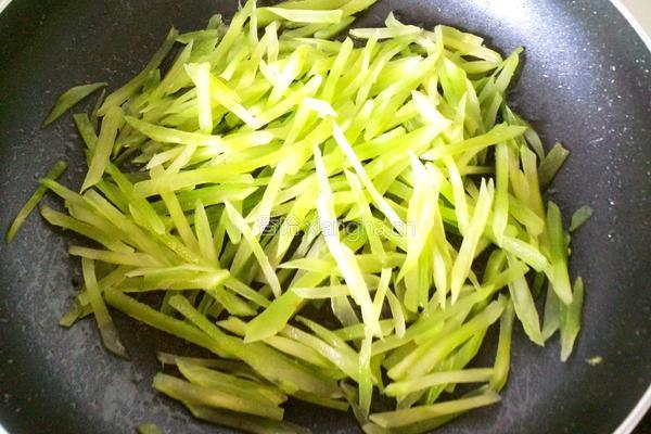 青笋炒鸡蛋的做法图解15