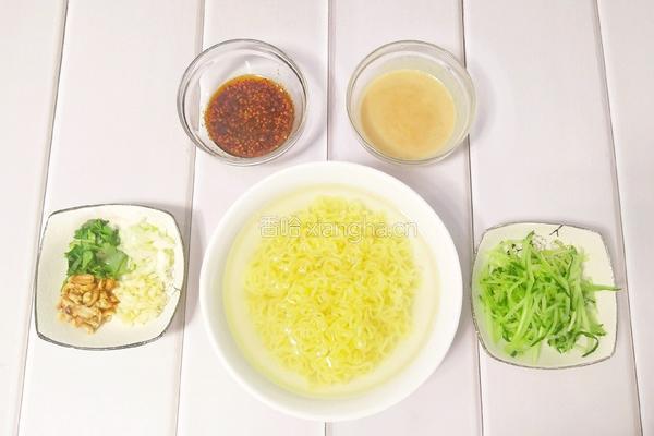 雪碧麻酱拌面的做法图解4
