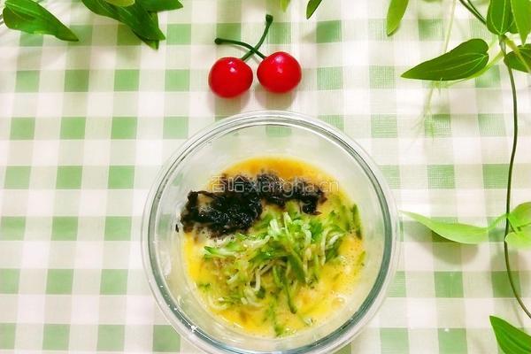 宝宝辅食丝瓜鸡蛋饼的做法图解5