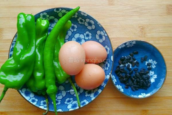 辣椒炒鸡蛋的做法图解1