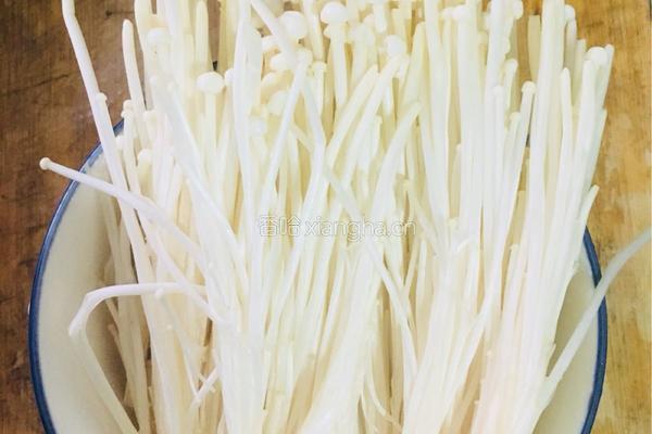 金针菇豆腐汤的做法图解1