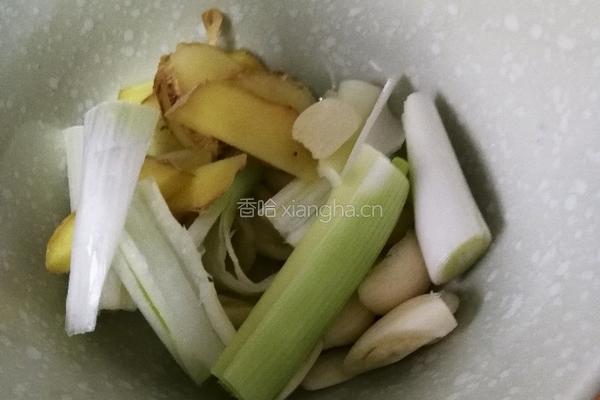 山药排骨汤的做法图解1