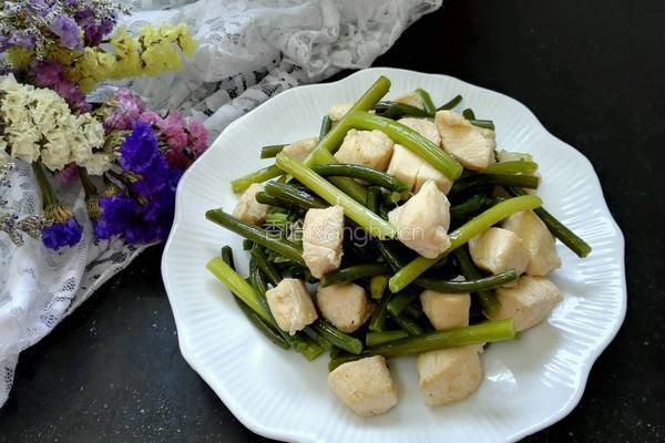蒜薹炒鸡丁
