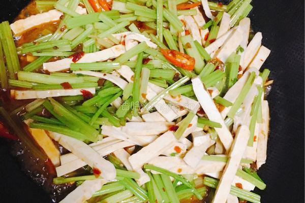 豆腐干炒芹菜的做法图解5