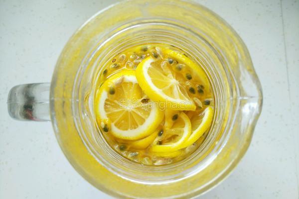 蜂蜜百香果柠檬茶的做法图解2
