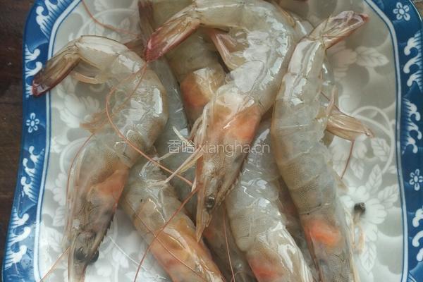 金丝缠腰大虾的做法图解1