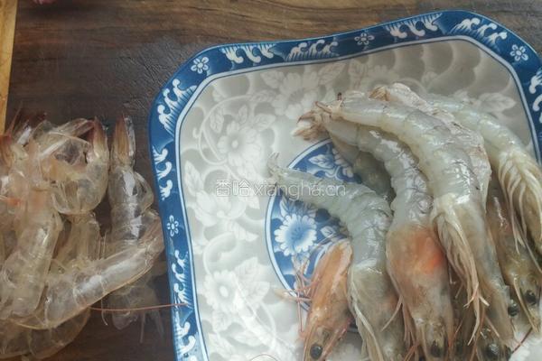金丝缠腰大虾的做法图解2