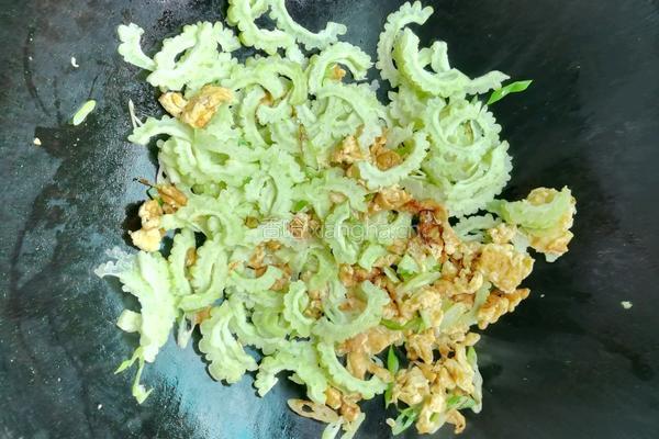 苦瓜炒鸡蛋的做法图解5